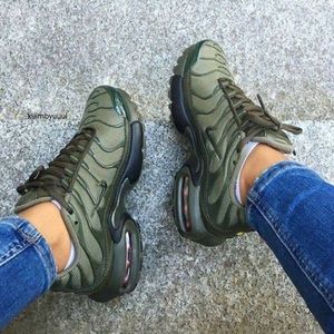 Olive cargo Air max plus (7y)